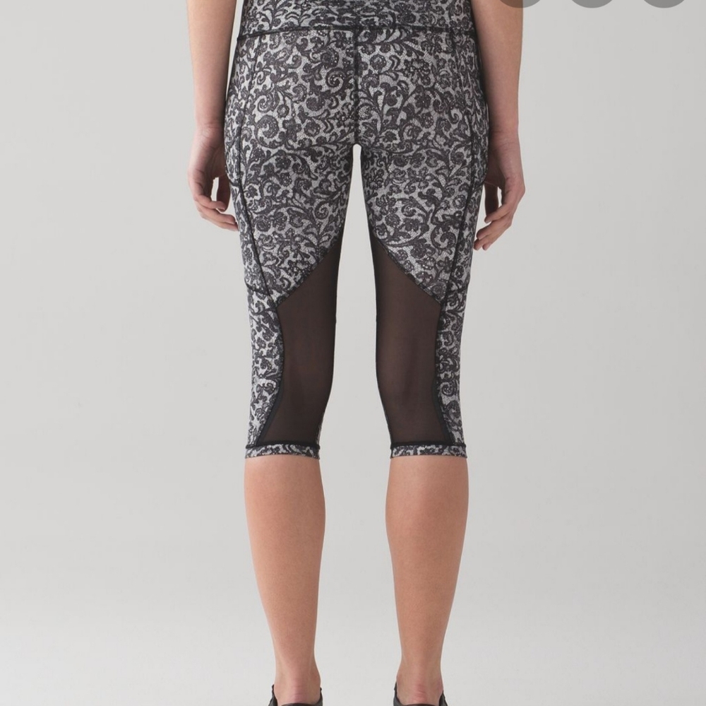 Lululemon Outrun 17" Crop Leggings
